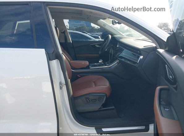 WA1BVAF11MD040077 2021 AUDI Q8 Белый Вид салона спереди