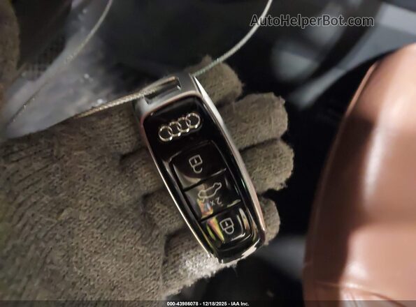 WA1BVAF15LD008957 2020 AUDI Q8 Black Vista del salpicadero