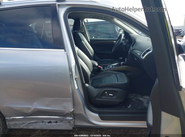 WA1C2AFP7HA078180 2017 AUDI Q5 Silver Front interior view
