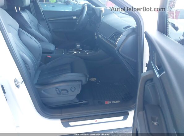 WA1C4AFY0P2030449 2023 AUDI SQ5 White Front interior view