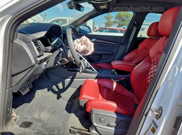 WA1C4AFYXR2013760 2024 AUDI SQ5 Белый Вид салона спереди