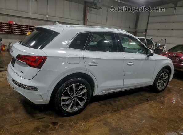 WA1CAAFY8M2010180 2021 AUDI Q5 White 