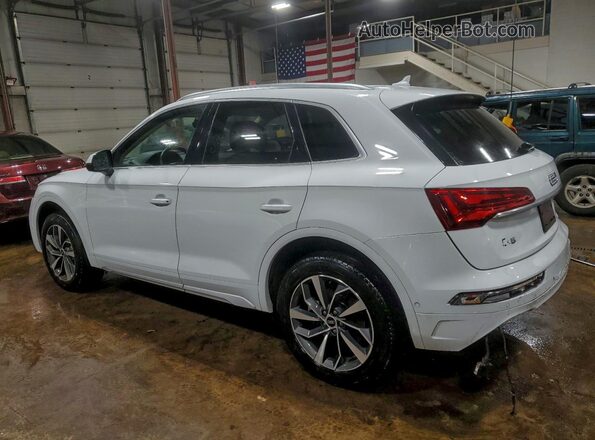 WA1CAAFY8M2010180 2021 AUDI Q5 White 