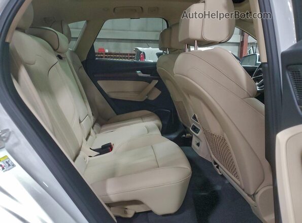 WA1CAAFY8M2010180 2021 AUDI Q5 White 