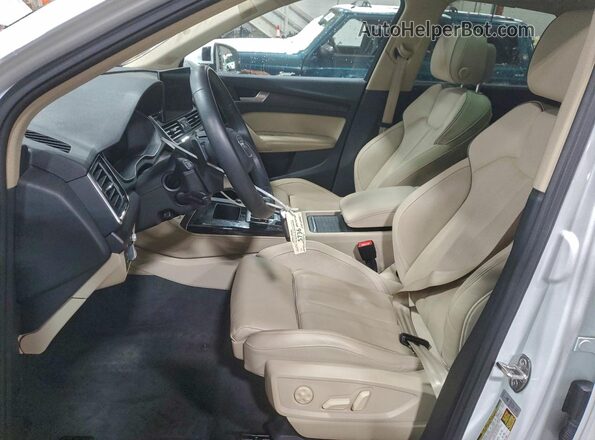 WA1CAAFY8M2010180 2021 AUDI Q5 White 