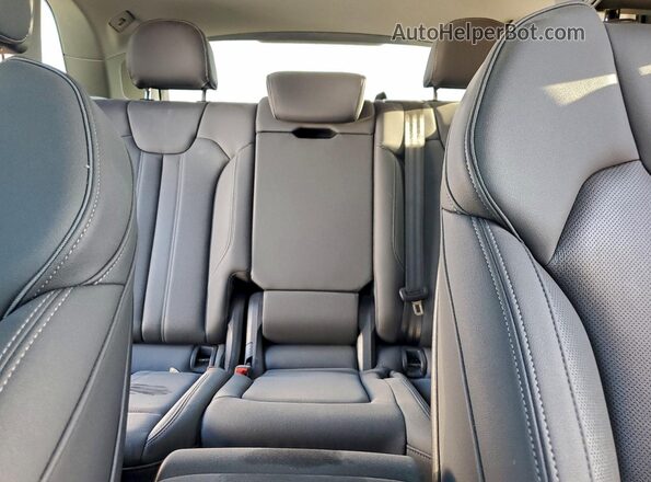 WA1CAAFYXM2023643 2021 AUDI Q5 Gray Widok tylnych siedzeń