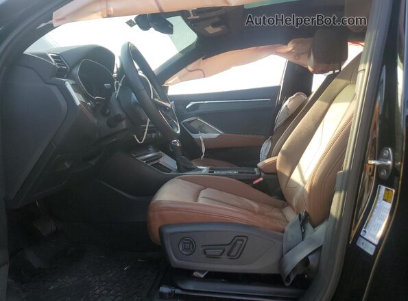 WA1DECF30M1054382 2021 AUDI Q3 Black Вид салону спереду