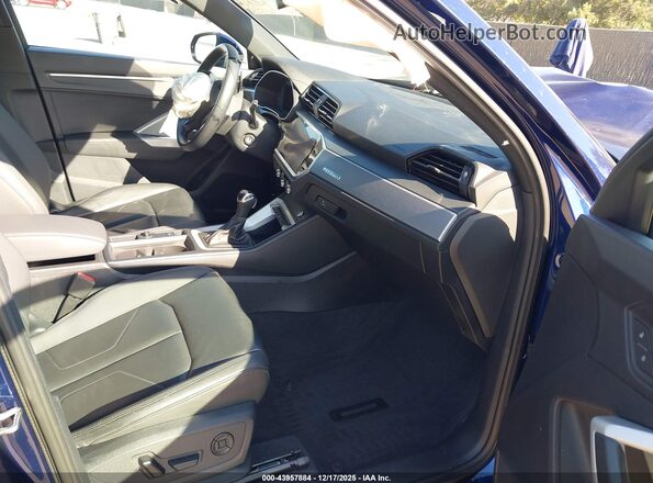 WA1DECF30N1146027 2022 AUDI Q3 Blue Vista interior delantera