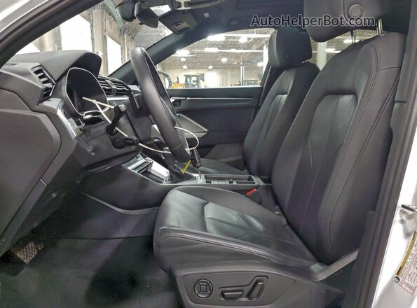 WA1DECF30S1058008 2025 AUDI Q3 Белый Вид салона спереди