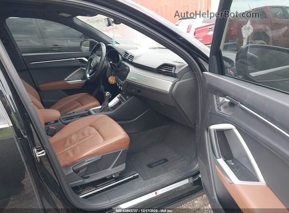 WA1DECF32K1086845 2019 AUDI Q3 Black Front interior view