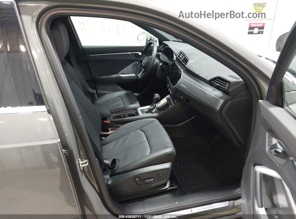 WA1DECF33M1039195 2021 AUDI Q3 Серый Вид салона спереди