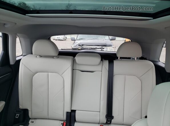 WA1DECF34R1025698 2024 AUDI Q3 White Vista de los asientos traseros