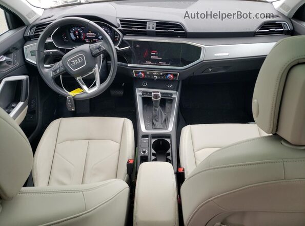 WA1DECF34R1025698 2024 AUDI Q3 White Vista del salpicadero