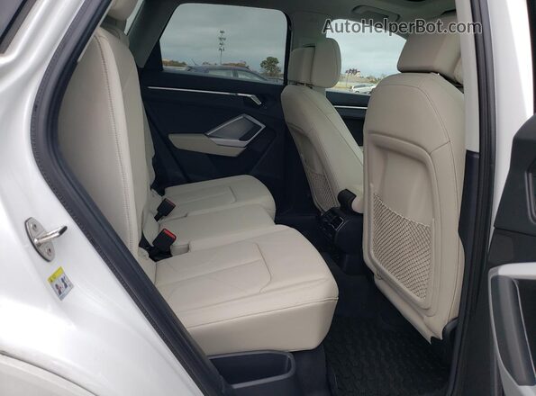 WA1DECF34R1025698 2024 AUDI Q3 White Vista interior trasera