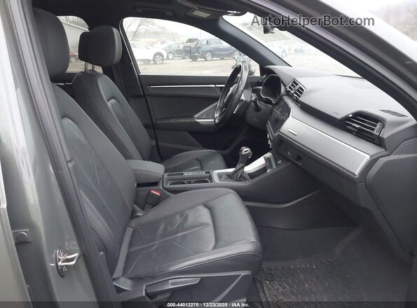 WA1DECF35L1018377 2020 AUDI Q3 Gray Front interior view