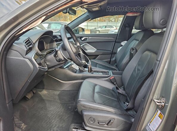 WA1DECF36L1045622 2020 AUDI Q3 Серый Вид салона спереди