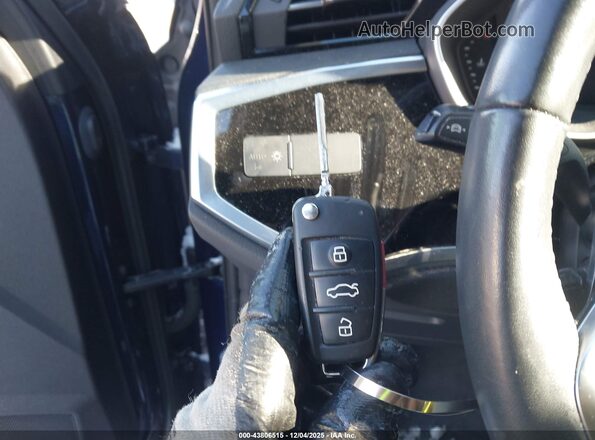 WA1DECF38N1125913 2022 AUDI Q3 Blue Vista del salpicadero