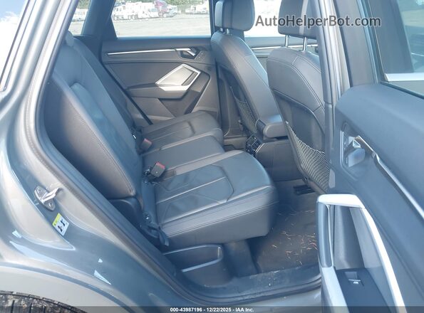 WA1DECF39R1123187 2024 AUDI Q3 Gray VIN կոդի պիտակի տեսք