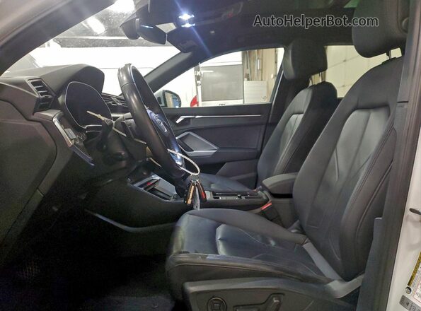 WA1DECF3XP1129254 2023 AUDI Q3 Белый Вид салона спереди