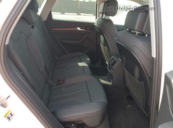 WA1EAAFY4R2133765 2024 AUDI Q5 White Rear interior view