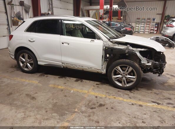 WA1EECF30K1071135 2019 AUDI Q3 White 360 interior view