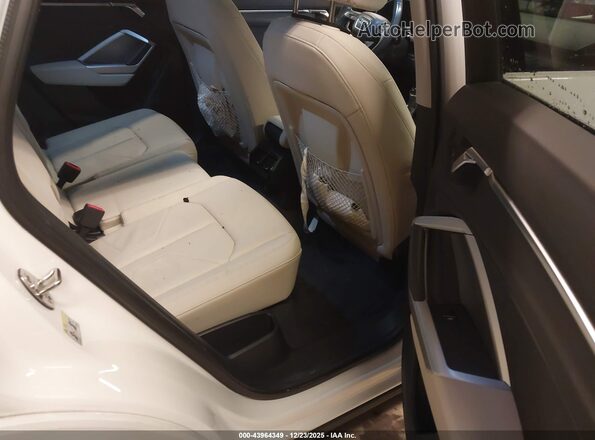 WA1EECF30K1071135 2019 AUDI Q3 White VIN sticker view