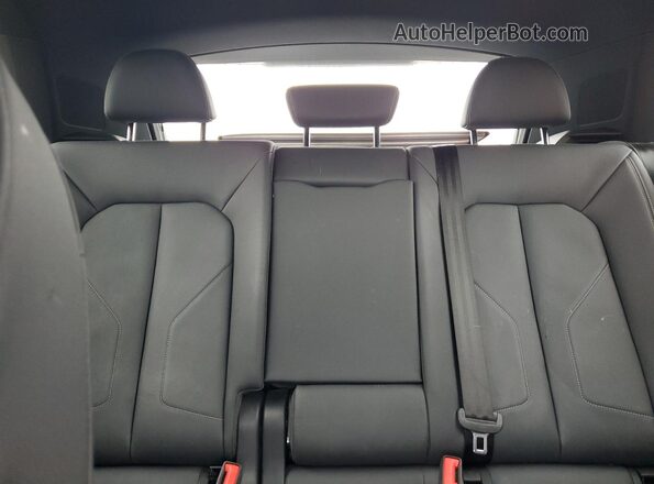 WA1EECF32R1102539 2024 AUDI Q3 Black Vista de los asientos traseros