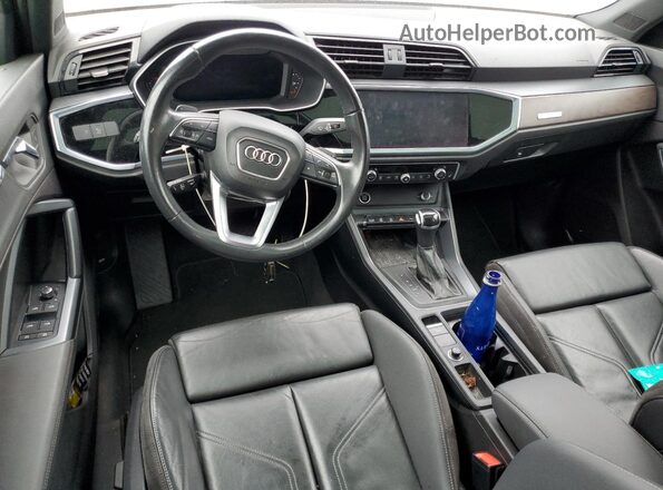 WA1EECF33M1011255 2021 AUDI Q3 Black Vista del salpicadero
