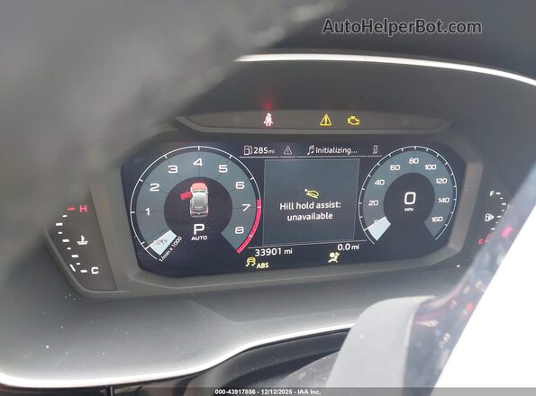 WA1EECF34N1150117 2022 AUDI Q3 Red Widok tylnych siedzeń