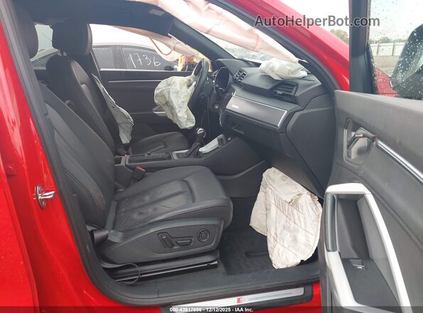 WA1EECF34N1150117 2022 AUDI Q3 Red Widok wnętrza z przodu