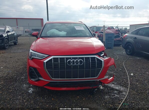 WA1EECF34N1150117 2022 AUDI Q3 Red Widok wnętrza z tyłu