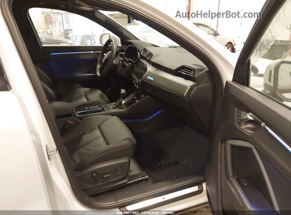 WA1EECF34R1141276 2024 AUDI Q3 White Widok wnętrza z przodu