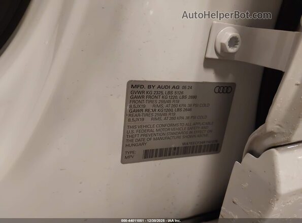 WA1EECF34R1141276 2024 AUDI Q3 White Widok komory silnika