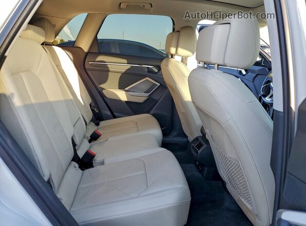 WA1EECF35K1071194 2019 AUDI Q3 White უკანა სალონის ხედი