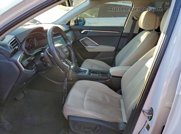 WA1EECF35K1071194 2019 AUDI Q3 White წინა სალონის ხედი