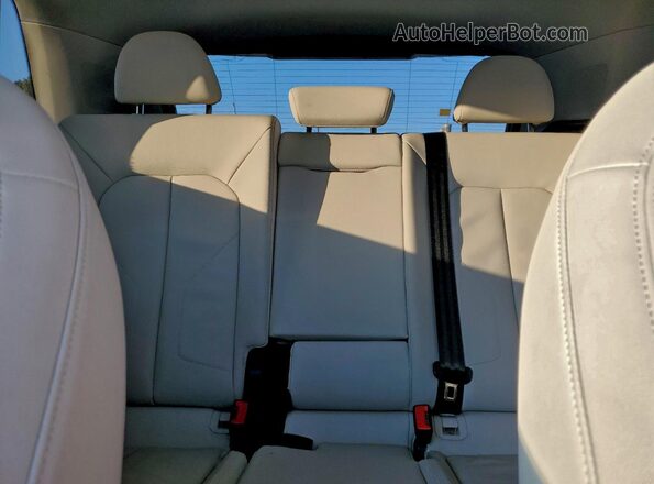 WA1EECF35K1071194 2019 AUDI Q3 White უკანა სავარძლების ხედი