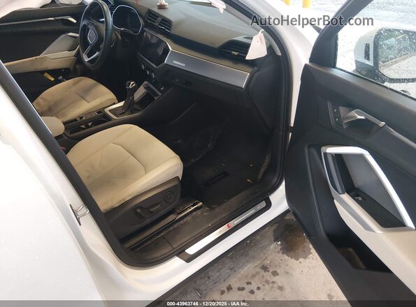 WA1EECF35M1002265 2021 AUDI Q3 White წინა სალონის ხედი