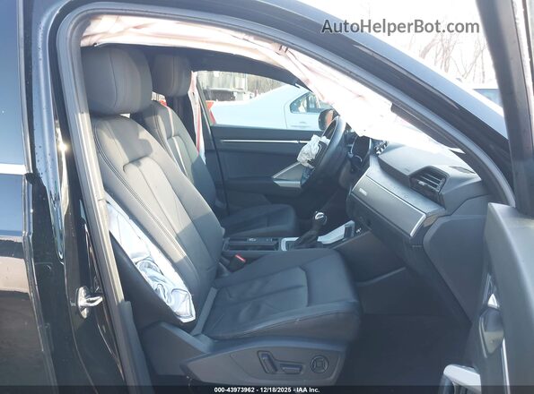 WA1EECF35M1045696 2021 AUDI Q3 Black 