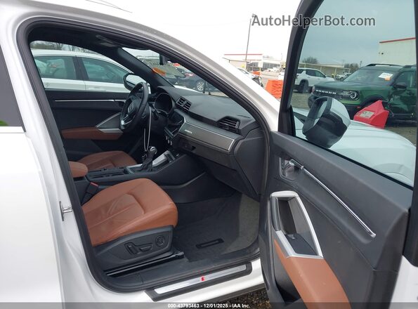 WA1EECF35R1082724 2024 AUDI Q3 White Вид салону спереду