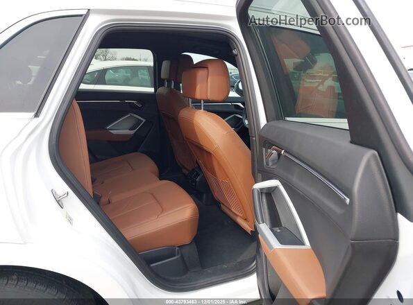WA1EECF35R1082724 2024 AUDI Q3 White Вид наклейки з VIN-кодом
