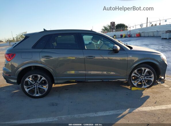 WA1EECF36N1006780 2022 AUDI Q3 Gray Widok wnętrza z tyłu