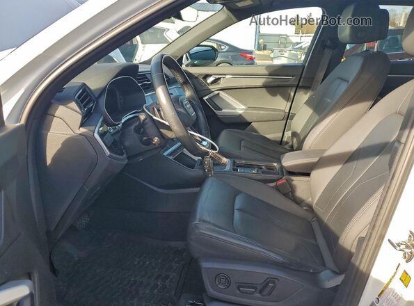 WA1EECF37N1043465 2022 AUDI Q3 White წინა სალონის ხედი