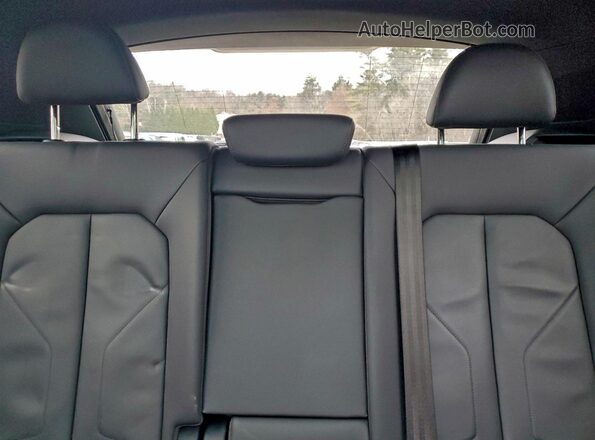 WA1EECF37P1127093 2023 AUDI Q3 White Widok tylnych siedzeń