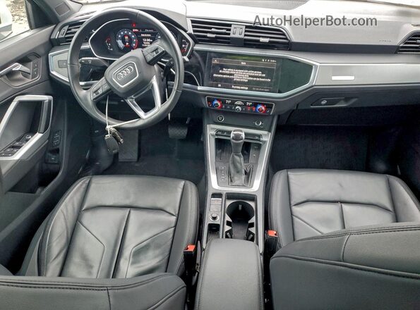 WA1EECF37P1127093 2023 AUDI Q3 White Widok deski rozdzielczej