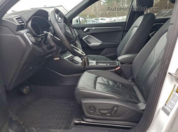WA1EECF37P1127093 2023 AUDI Q3 White Widok wnętrza z przodu