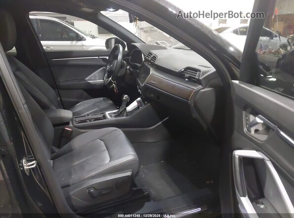 WA1EECF39K1069660 2019 AUDI Q3 Black Front interior view