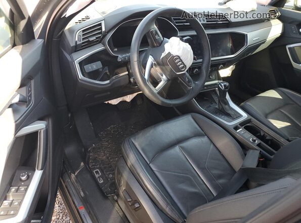 WA1EECF3XL1079079 2020 AUDI Q3 Gray Dashboard view