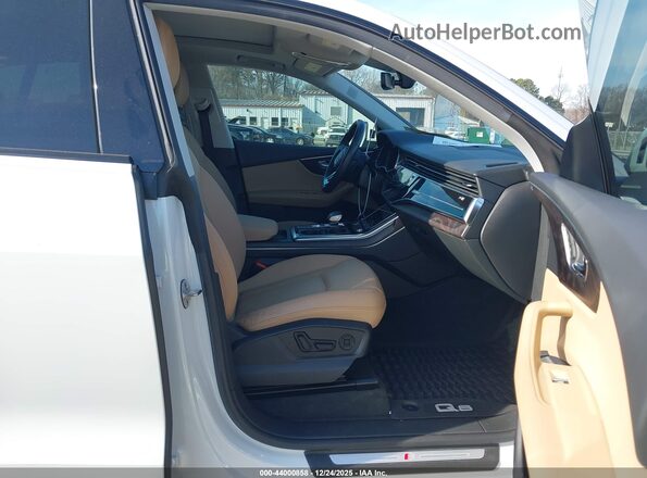 WA1EVAF10MD026703 2021 AUDI Q8 White Vista interior delantera