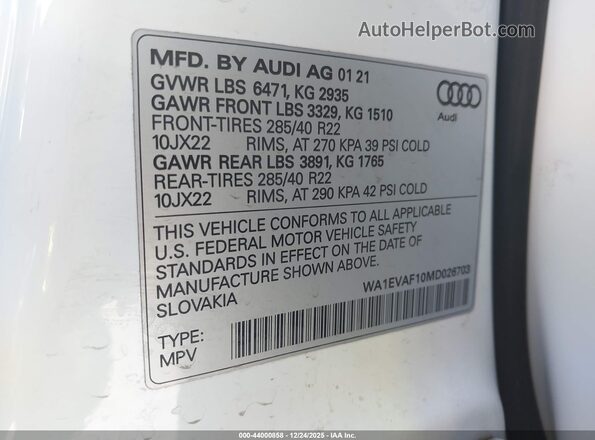 WA1EVAF10MD026703 2021 AUDI Q8 White Vista del compartimento del motor
