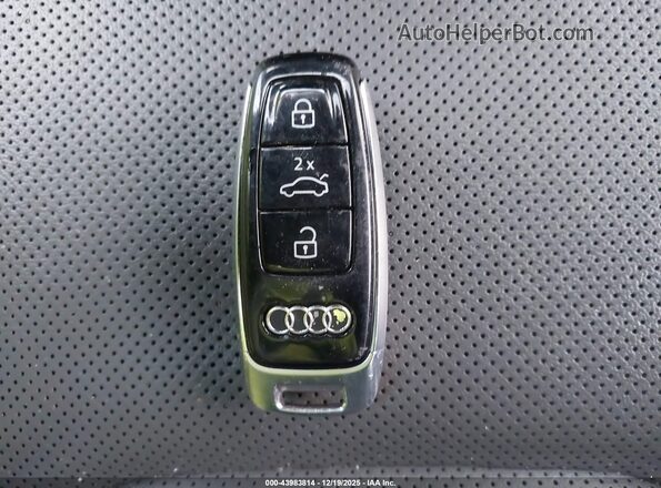 WA1EVAF15LD008745 2020 AUDI Q8 Dark Blue Vista del salpicadero